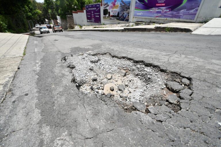 Tlaxcala capital recibe con los baches abiertos a la Presidenta Claudia Sheinbaum; tundido Alfonso Sánchez en redes por presumir visita