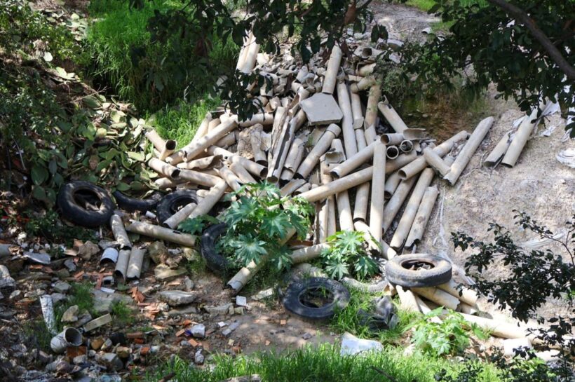 Tiran escombro en barranca de Mazatecochco; denuncian daño ambiental