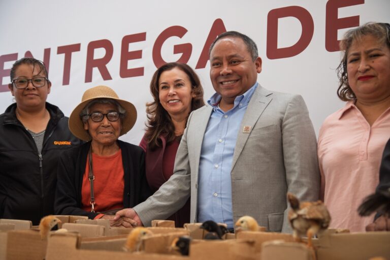 Gobierno de Apizaco fortalece el bienestar de las familias de Santa María Texcalac con entrega de apoyos alimentarios y anuncia nuevas obras para la comunidad”